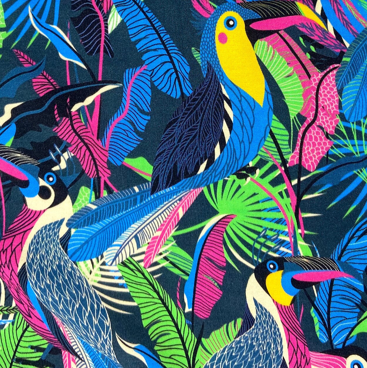 Men's Colorful Tropical Toco Toucan Birds Patterned Button Down Shirt